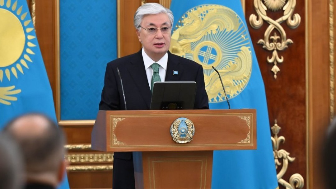 پرەزيدەنت سەنات پەن مەجٸلٸستٸڭ جۇمىسىنا باعا بەردٸ