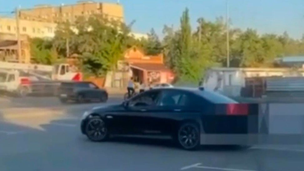 Pavlodarda kóshede drift jasaǵan BMW júrgizýshisi jaýapqa tartyldy