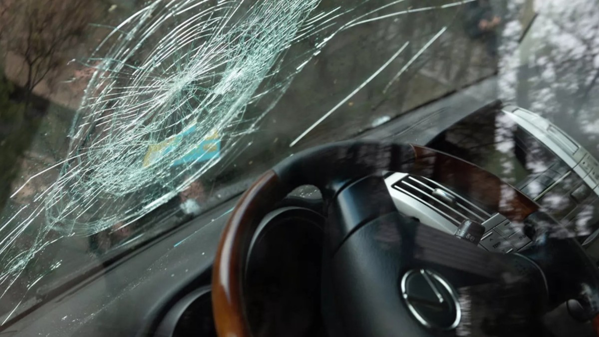 Таразда адвокаттың көлігіне «оқ атылды»: полиция мән-жайды түсіндірді