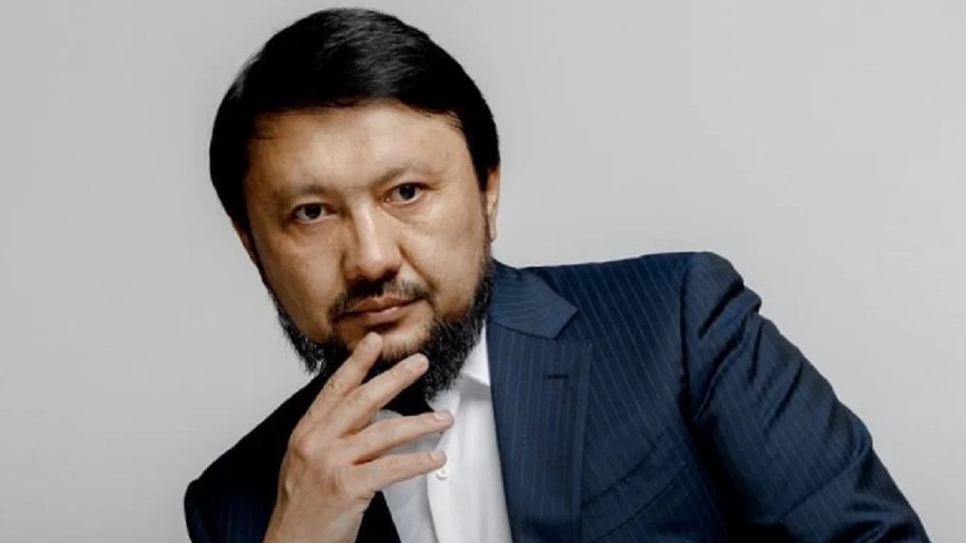 “Әмеңгерлікпен ақ некесін қиды”: Мұхамеджан Тазабек отбасына қатысты құпияны жайып салды