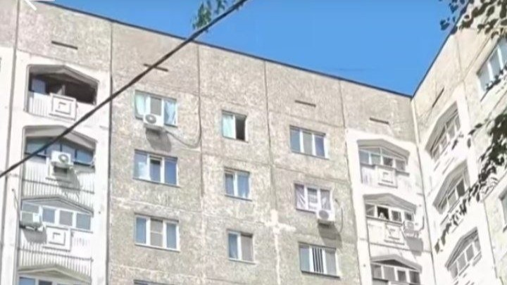Алматыда 40 жастағы әйел тоғызыншы қабаттың терезесінен құлап қаза тапты