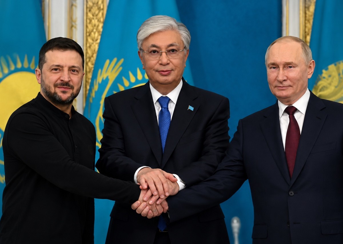 «Соғыс тәулік ішінде тоқтауы мүмкін» - Кремль Тоқаевтың  ұсынысына жауап берді