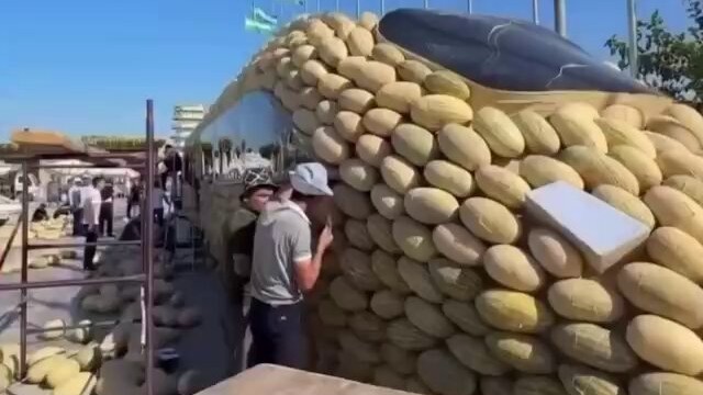 Өзбекстанда қауыннан пойыз құрастырылды