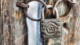 Атбасарда әйел көршісін пышақтап, пәтеріне қамап кеткен