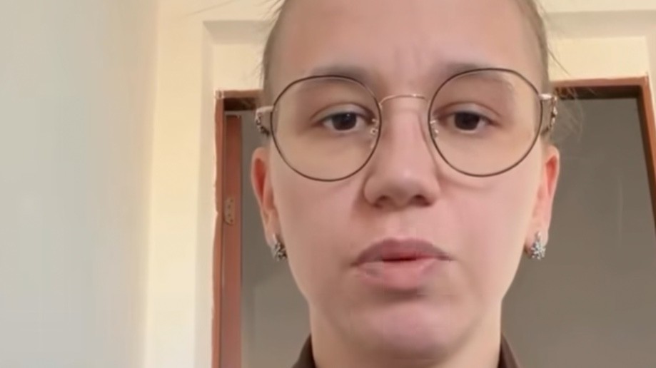 Павлодарлық жетім қыз 18 жыл кезекте тұрып пәтерсіз қалған (ВИДЕО)