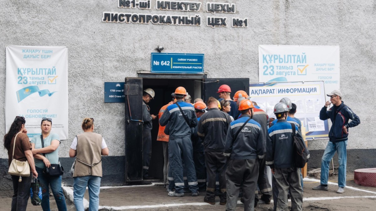 Qarmet металлургиялық комбинатында сайлау учаскелері жұмысын бастады