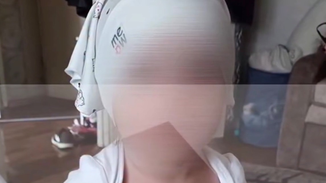 Мас әке бір жасар қызын соққыға жықты