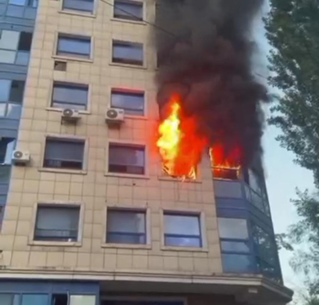 Алматыда көпқабатты үй өртенді