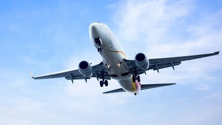 Flydubai ұшағында ұшқыш серігіне шабуыл жасады: Оқиғаның мән-жайы