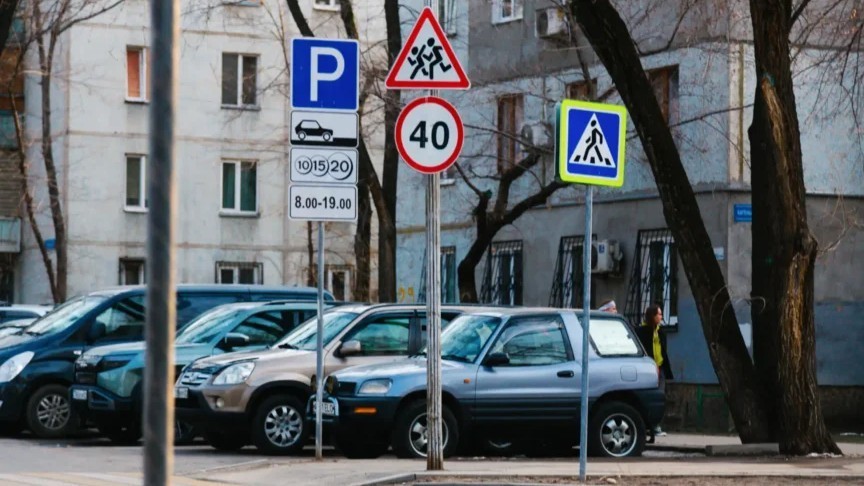 Алматы тұрғындарына коммуналдық автотұрақтарды тегін пайдалану тәртібі түсіндірілді