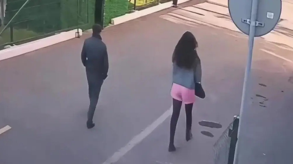 Астанада қызды аңдып, бөксесіне қол тигізген ер адам ұсталды