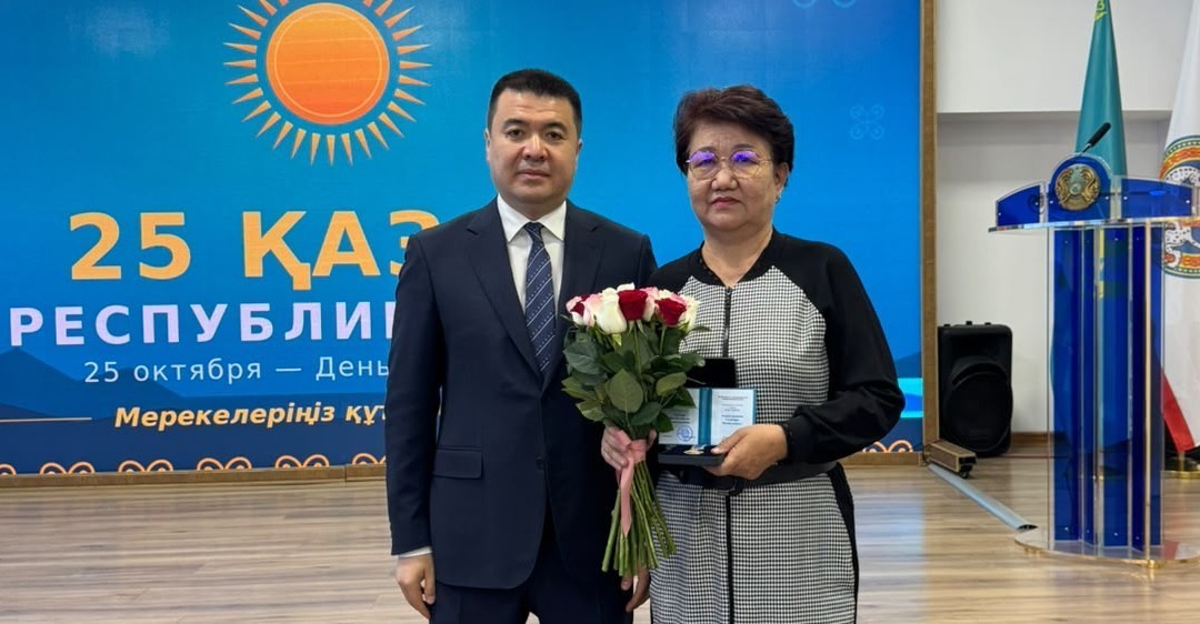 Республика күні қарсаңында медицина маманына құрмет көрсетілді